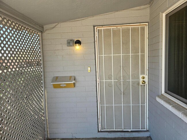 Photo - 6124 E Akron St