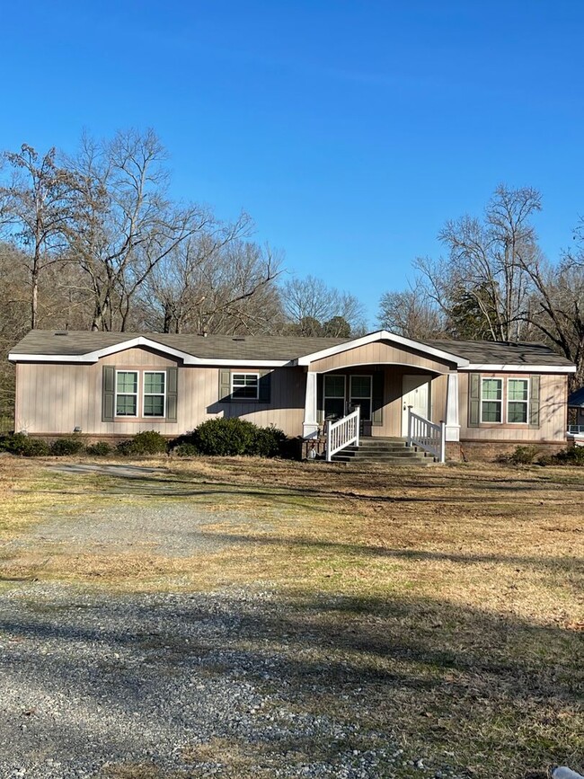 Cozy in the country but close to the city... - Cozy in the country but close to the city... House