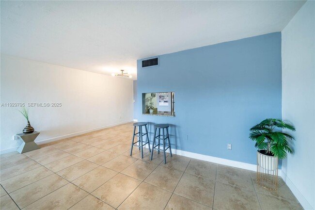 Photo - 1855 NE 121st St Unidad 32