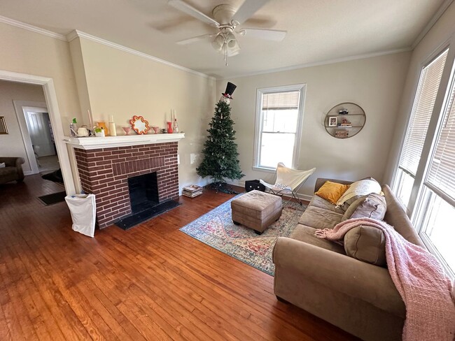 Photo - 328 Carr St