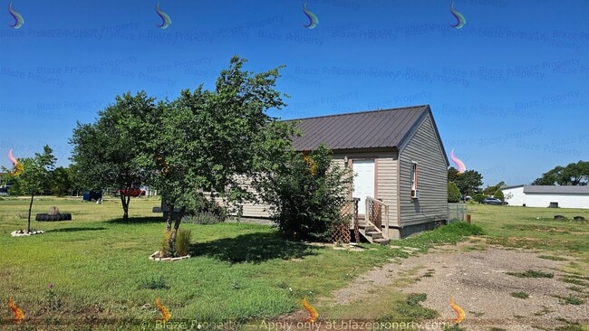 Cozy Country Home on a Large Lot - Cozy Country Home on a Large Lot