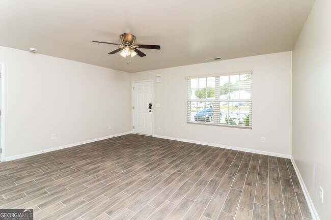 Photo - 404 Scenic View Ct