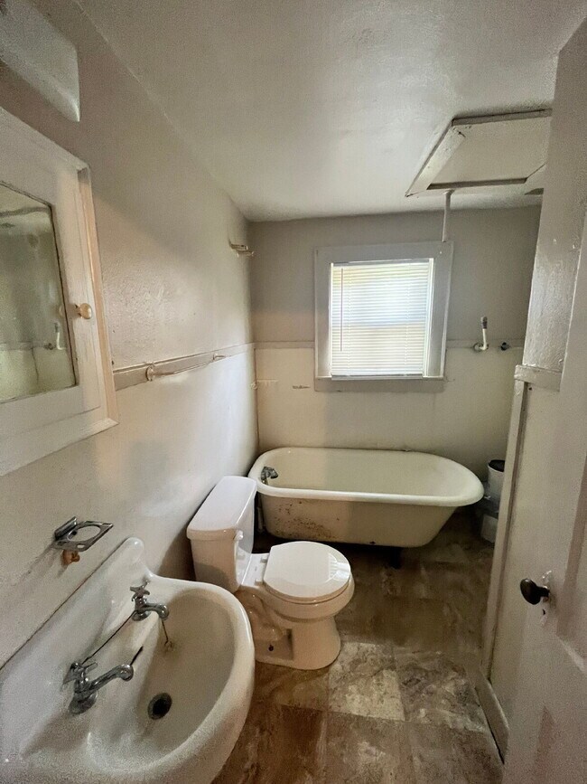 Photo - Centrally Located in Bryan Unidad A