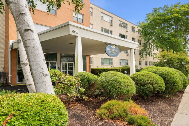 Photo - 292 Pequot Ave Unidad E2