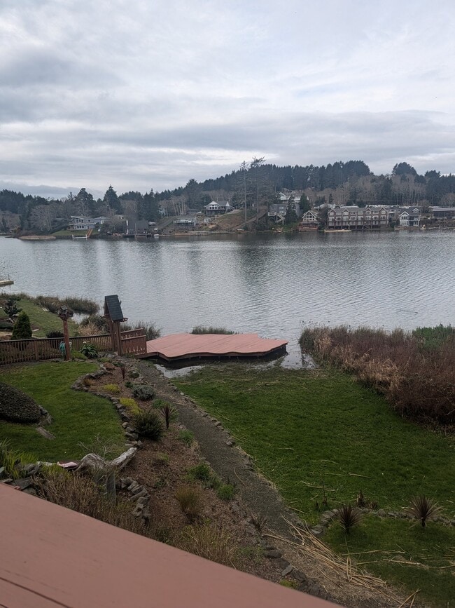 Building Photo - 3449 NE 40th Ct