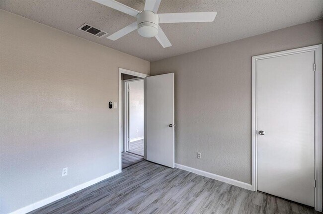 Photo - 3401 Larkspur Way