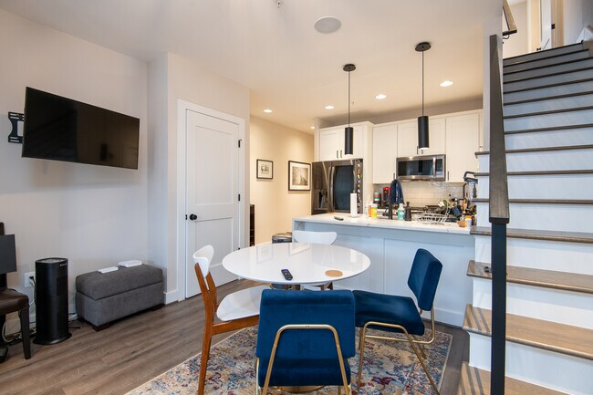 Photo - 1417 Staples St NE Unit 101