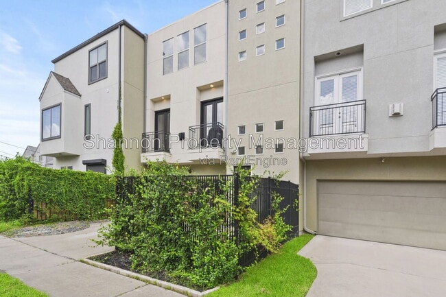Photo - 901 Roy St