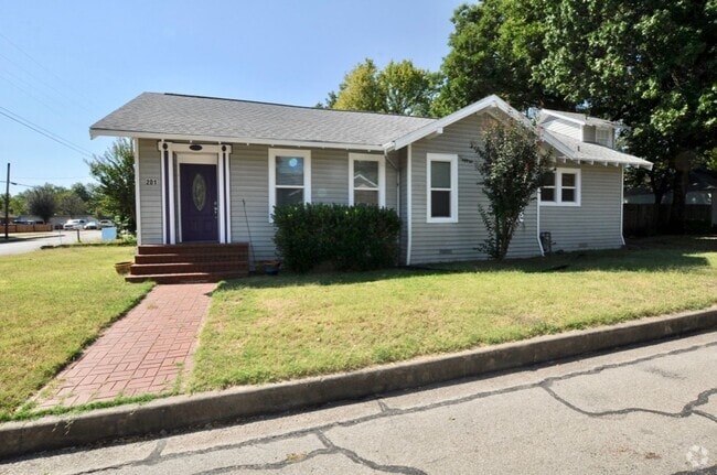 Building Photo - FOR LEASE! 3 BR - 1 BA - 1 Car Garage - 1,... Rental