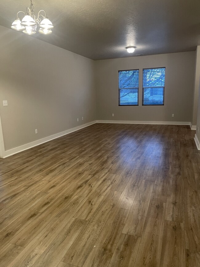 Photo - 447 N Baxter Way