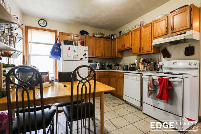 Building Photo - 166 Kelton St Unit 3 Rental