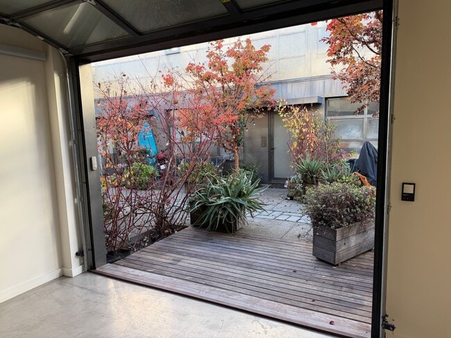 Photo - Bright Live-Work Studio & Tall Ceilings on Adeline in Oakland Unidad 6056