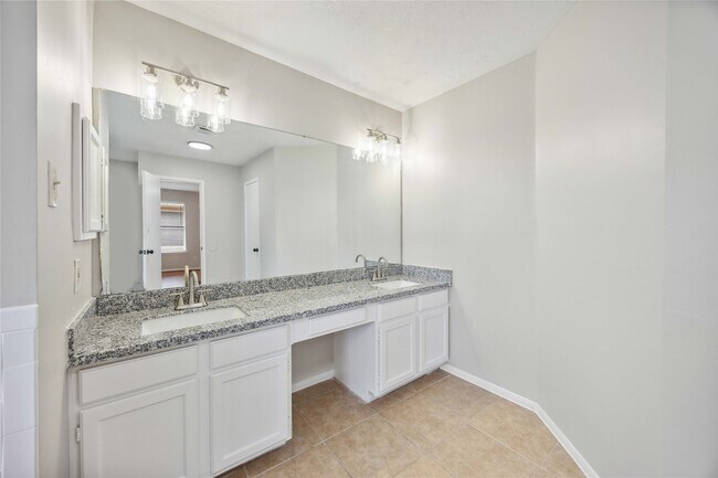 Photo - 16710 Cheshire Pl Dr