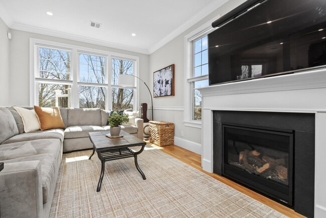 Photo - 322 Bunker Hill St Unit B