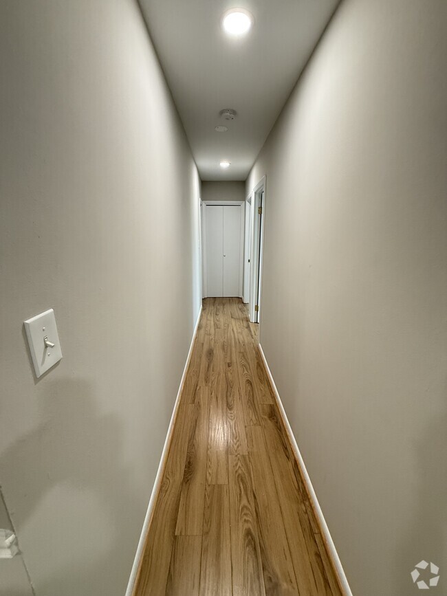 Building Photo - 3930-10305 Pender Dr Rental