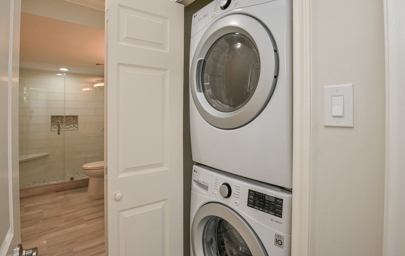 Photo - 15 Greenway Plz Unit 19F