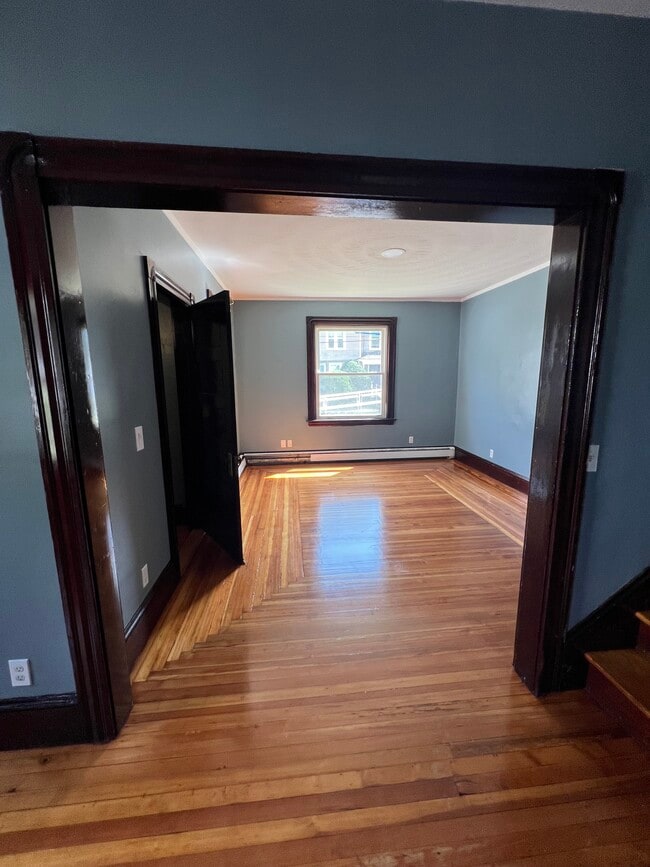 Photo - 8 Sayles Ave