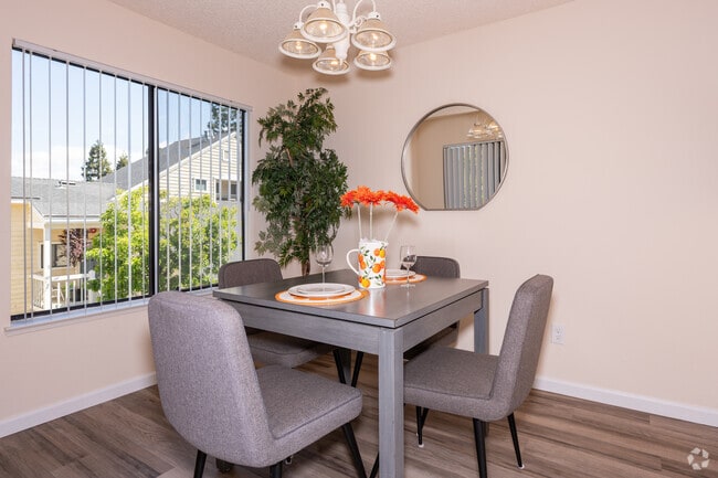 1BR, 1BA - 681SF - Spruce - Dining Room