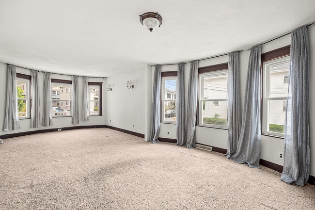 Photo - 70 Windsor Rd Unit 70 Windsor Road