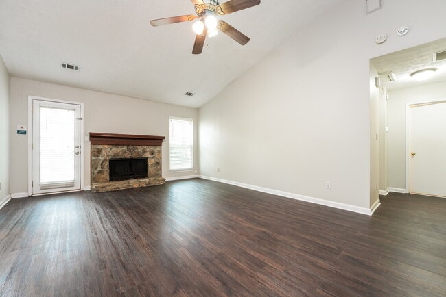 Photo - 462 Sherwood Cir