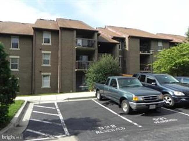 Building Photo - Top floor Condo is Gaithersburg Unit 302