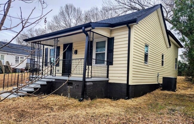 Photo - 457 Fewell St