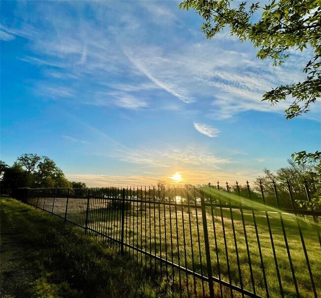 Photo - 5802 Longhorn Landing