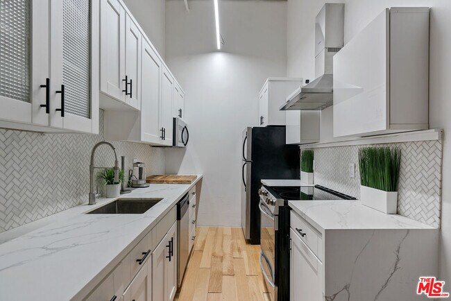 Photo - 312 W 5th St Unit 208