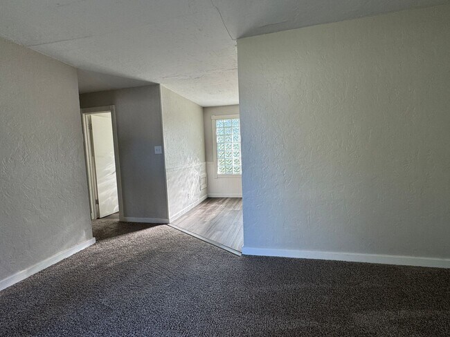 Photo - 1512 NW Hoover Ave