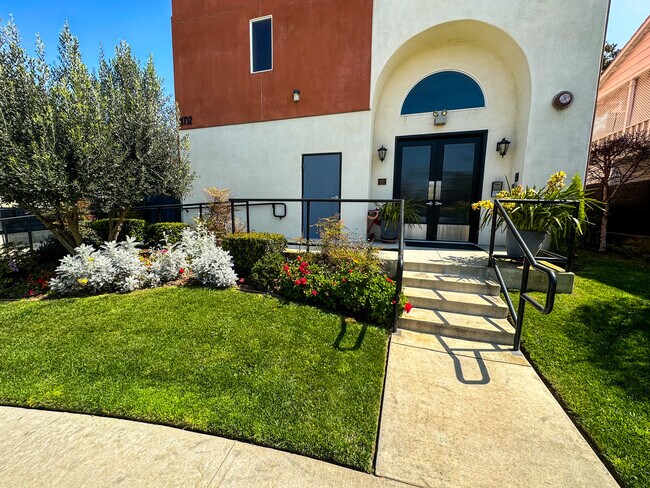 Photo - 8732 Reading Ave Unidad A