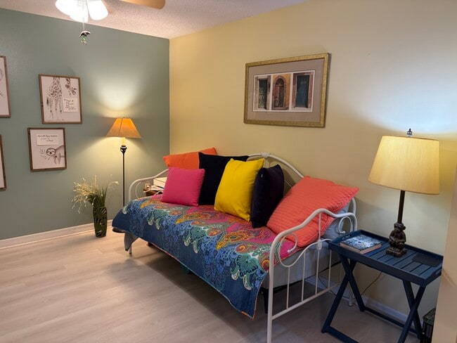 Building Photo - 2729 Countryside Blvd Unit #106