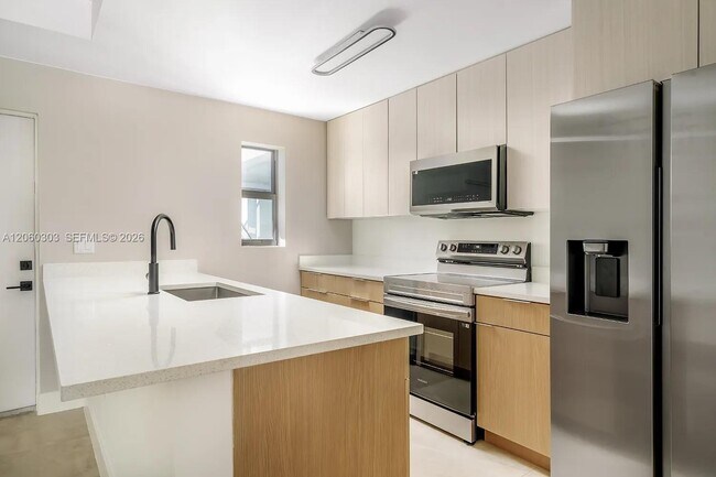 Photo - 5423 NE Miami Ct Unit 7
