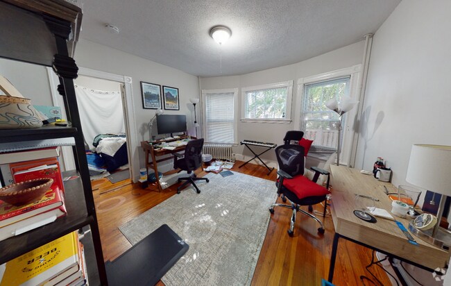Building Photo - 11 Eustis St Unit 1R Rental