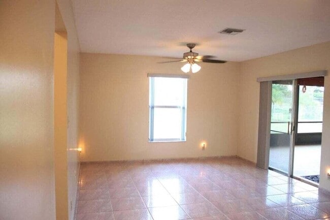 Photo - 221 Bilbao St