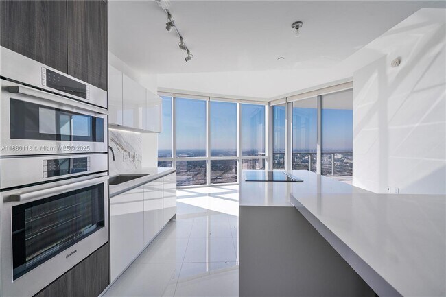 Photo - 851 NE 1st Ave Unit 4310