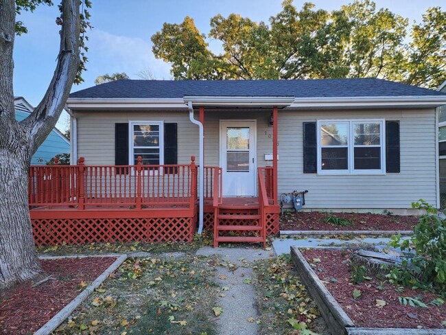 2 Bedroom house with a carport! - 2 Bedroom house with a carport!