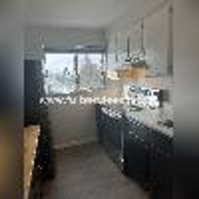 Photo - Sweet Seatac 2 BD Top Floor Condo+Parking! Unidad 214