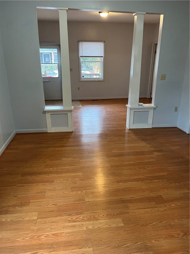 Photo - 722 Seneca Pl