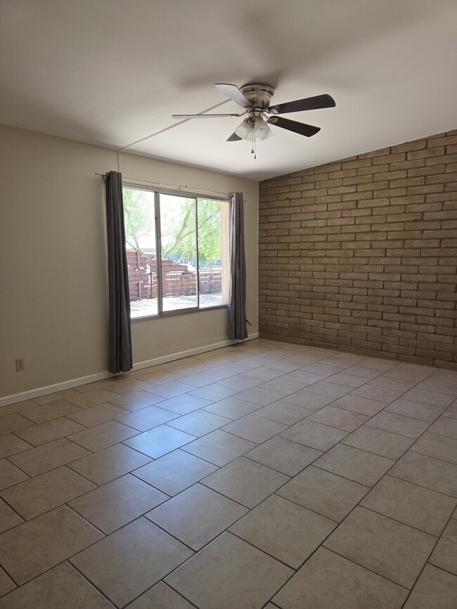 Photo - 4 Bedroom 2 bath in Tempe