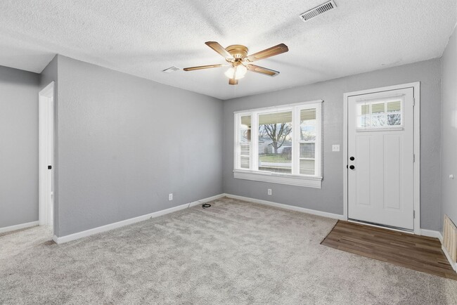 Photo - 3 Bed | 1 Bath | FULLY Remodeled | FULLY Fenced Yard | Springfield MO | PETS WELCOME!