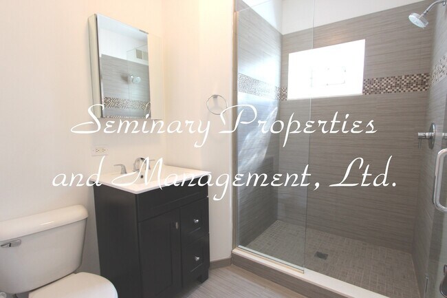 Photo - 921-27 W Sunnyside