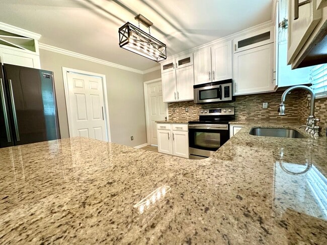 Photo - 8425 Hirsch Dr