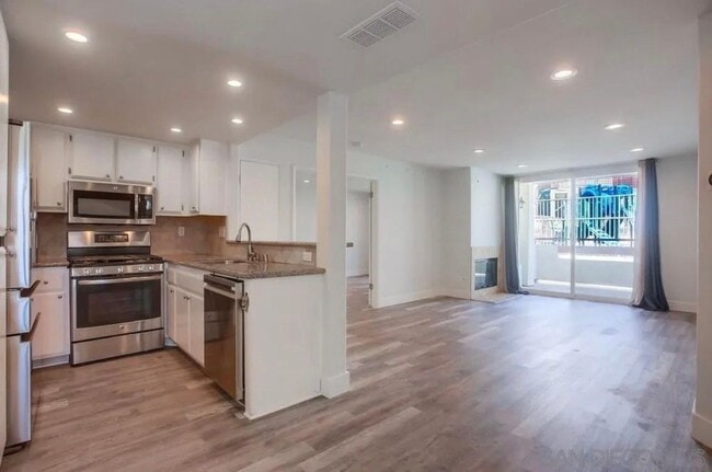 Photo - 450 Stoney Point Way