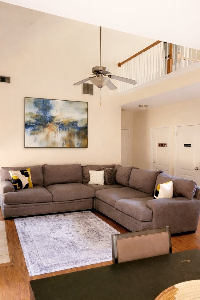 Photo - 272 William Nye Dr SE