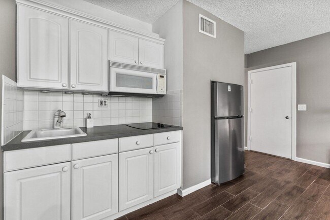 Photo - 11863 Wimbledon Cir Unit 407