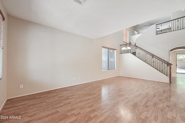 Photo - 1543 E Nightingale Ln