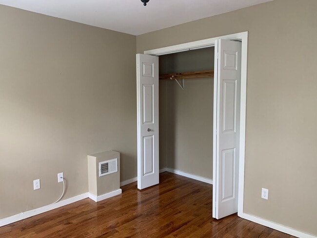 Photo - Gorgeous 3BR, Single Family Home IN EAST ROCK! PARKING! LAUNDRY!