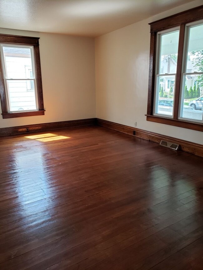 Photo - 3 BR Near Fort Wayne Zoo