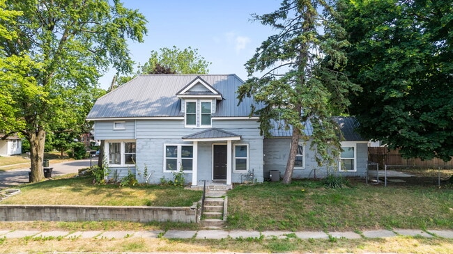 Photo - 636 S 25th St