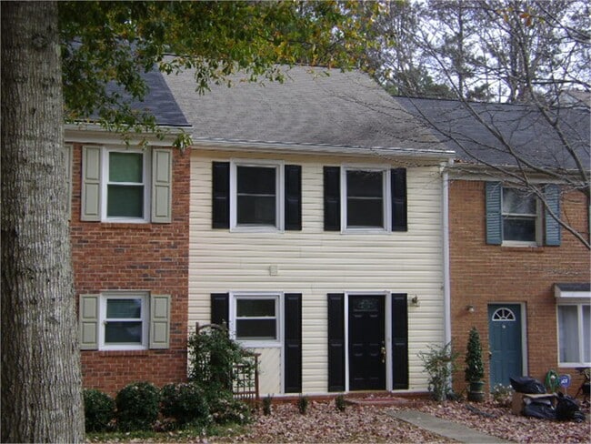 Building Photo - 608 Twin Brooks Way SE